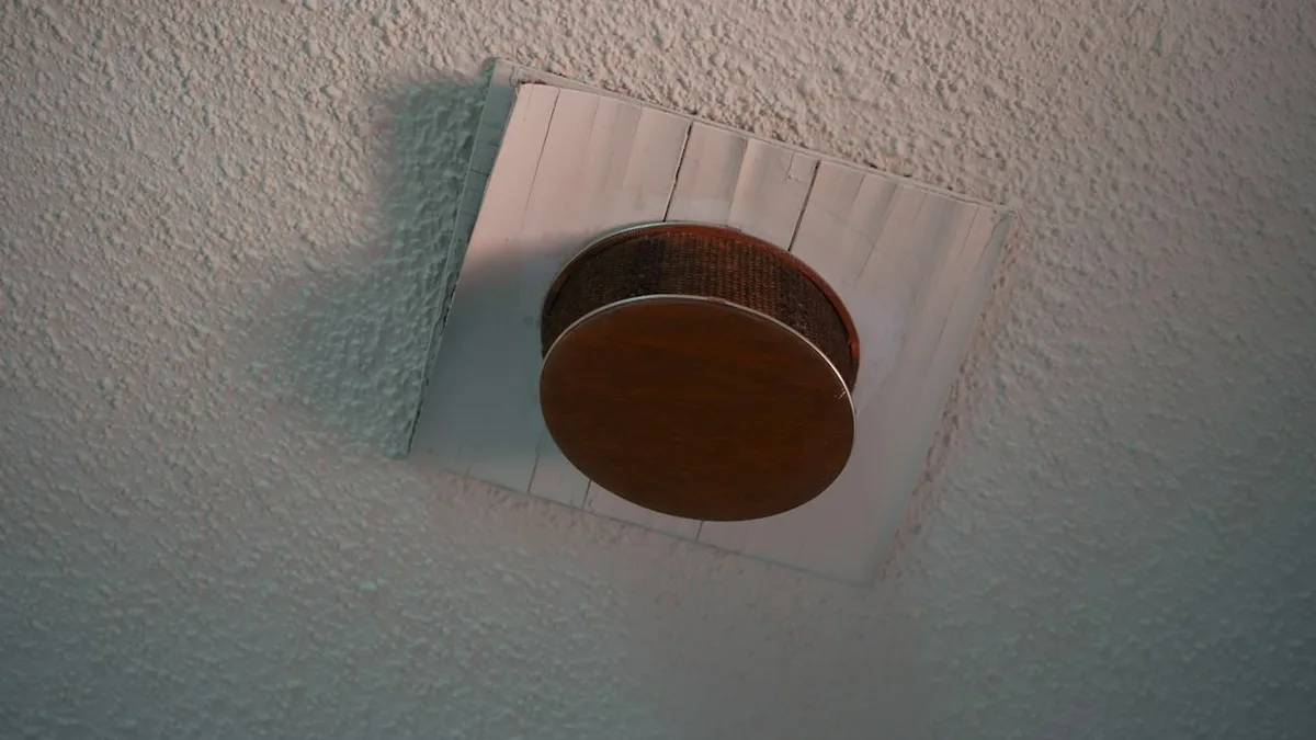 Comment aérer une pièce humide : chambre trop humide