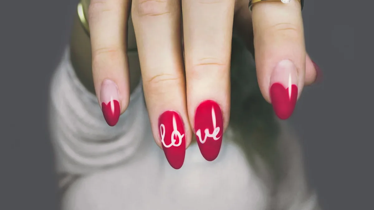 Prendre soin de ses ongles au naturel, sans prothésiste